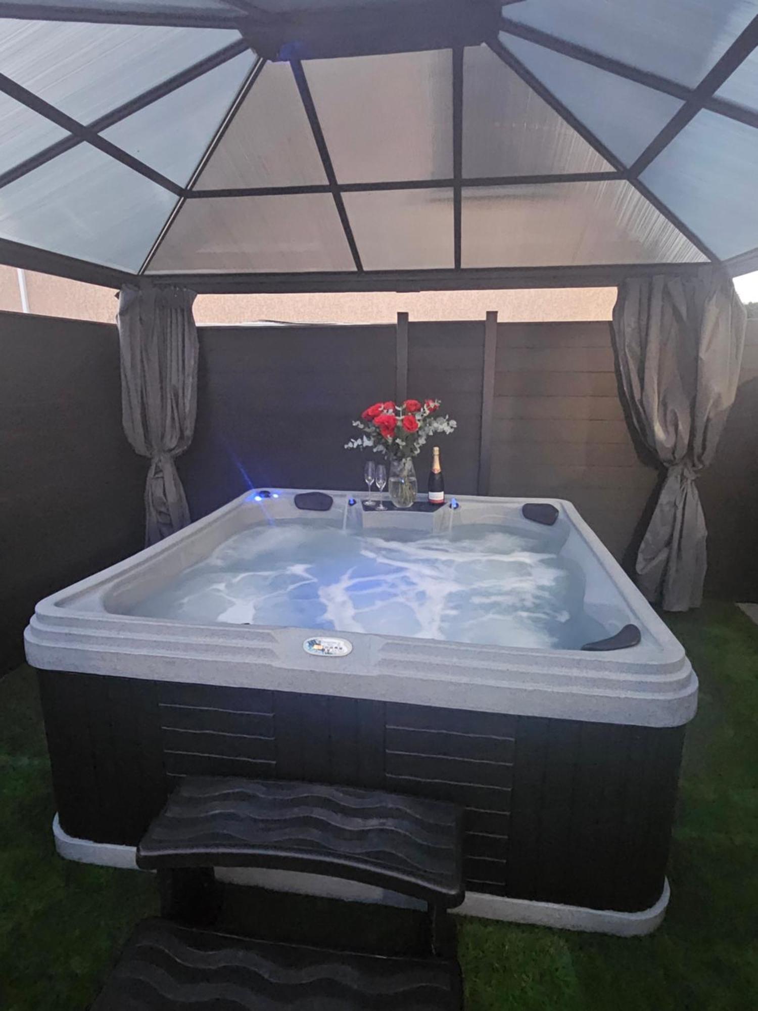 Hebergement Privee Jaccuzzi En Supplement Saint-Clair-du-Rhone Extérieur photo