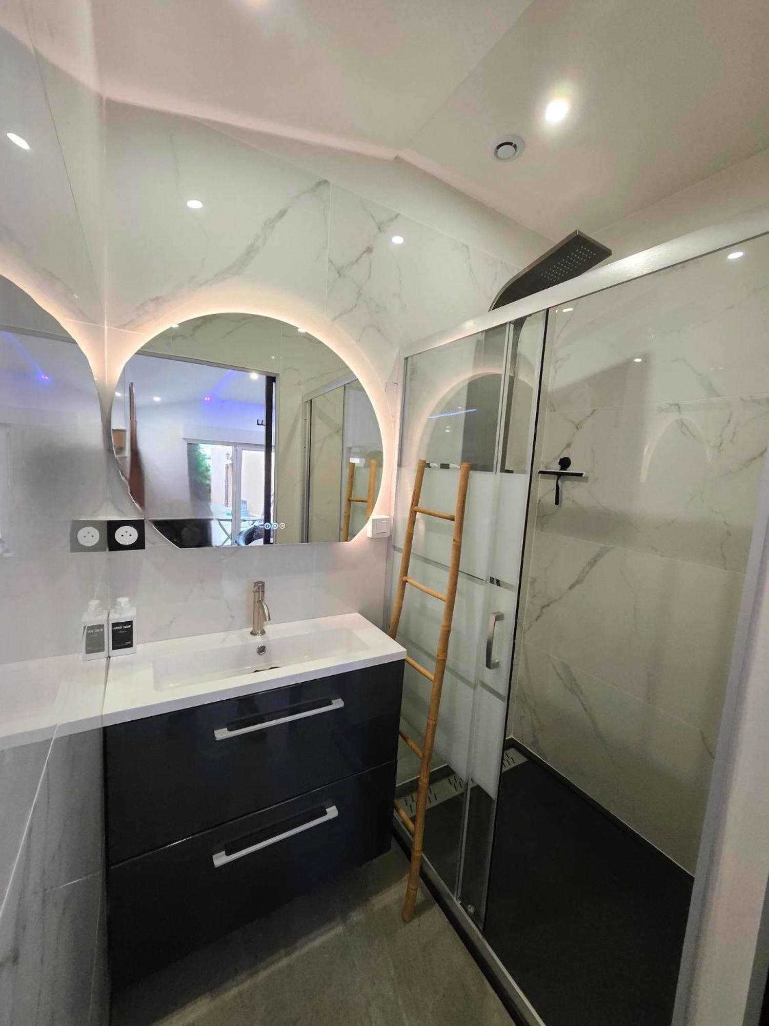 Hebergement Privee Jaccuzzi En Supplement Saint-Clair-du-Rhone Extérieur photo