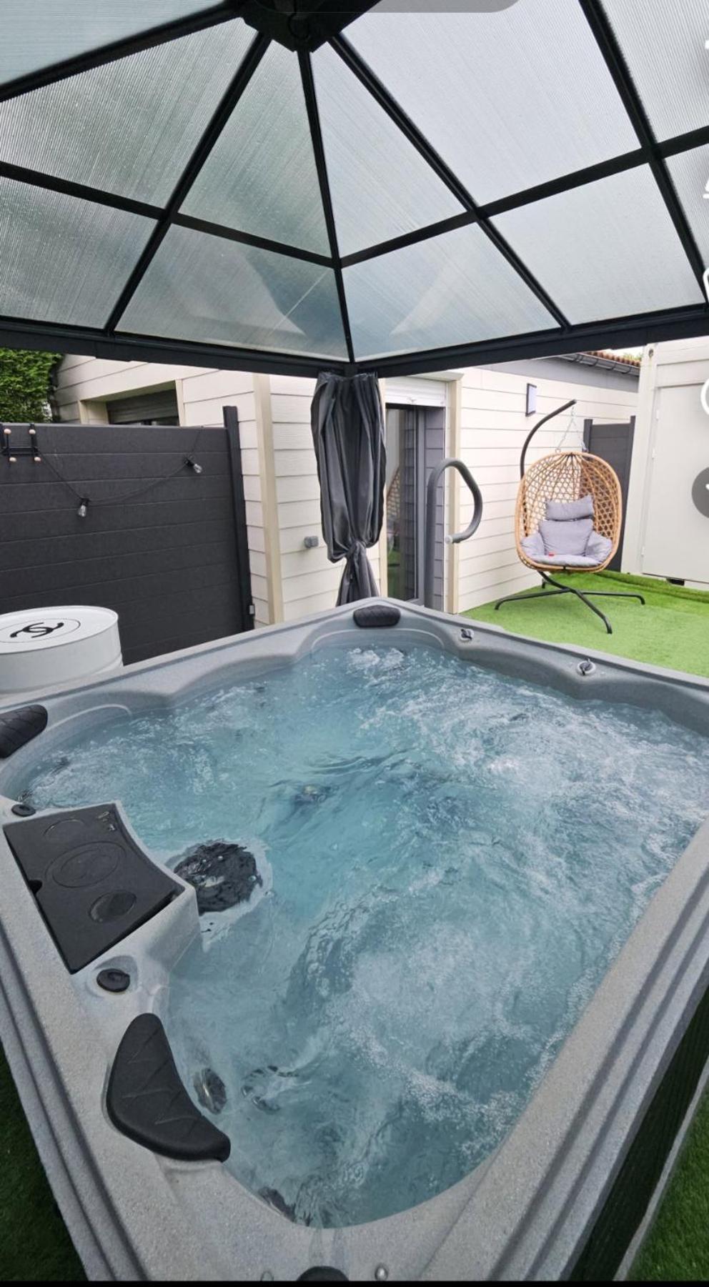 Hebergement Privee Jaccuzzi En Supplement Saint-Clair-du-Rhone Extérieur photo